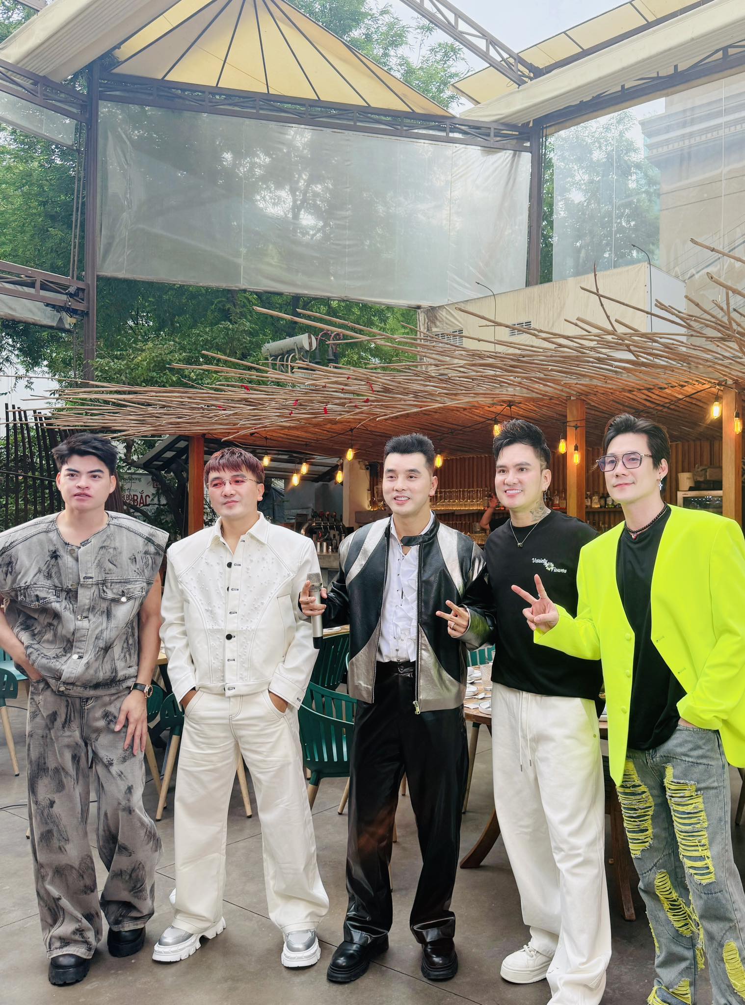 Sự hết thời của sao nam Vbiz c&oacute; hit quốc d&acirc;n: Li&ecirc;n tục bị xử phạt, ra nhạc bị ch&ecirc; lỗi thời- Ảnh 3.