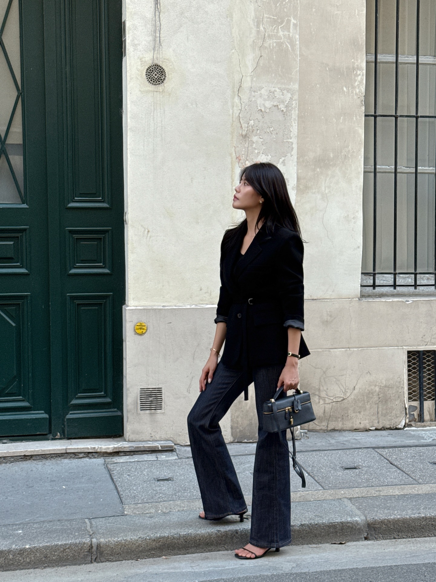 Mọi chị em đều nên đi giày tối giản: 4 kiểu cơ bản nhất cần có- Ảnh 5. Mọi chị em đều nên đi giày tối giản: 4 kiểu cơ bản nhất cần có- Ảnh 5.