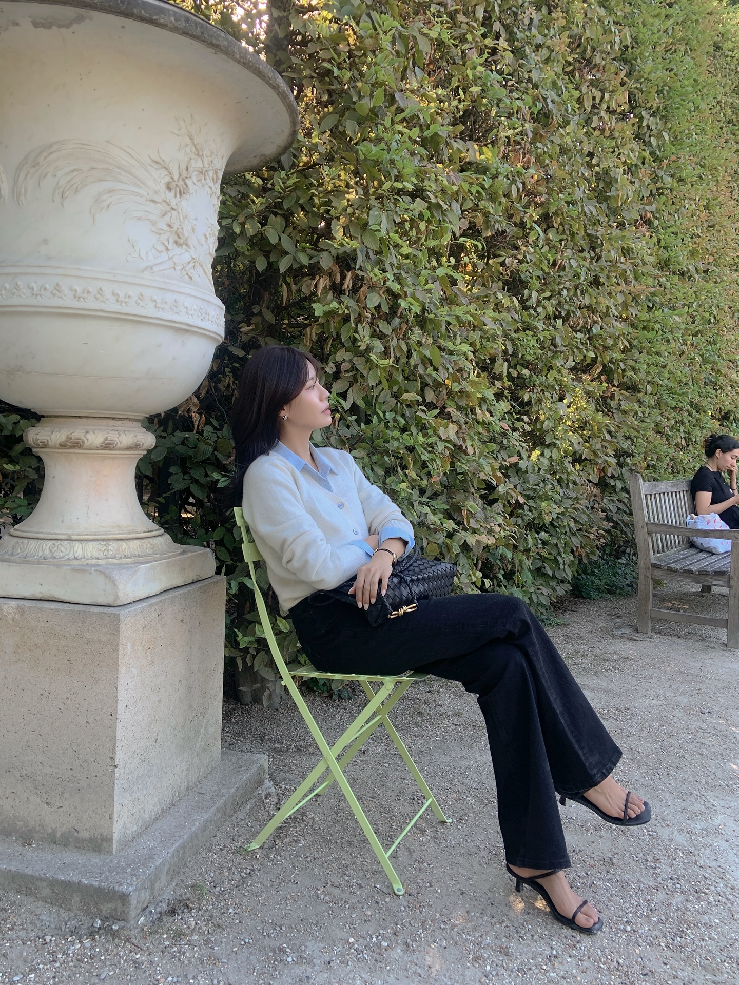 Mọi chị em đều nên đi giày tối giản: 4 kiểu cơ bản nhất cần có- Ảnh 6. Mọi chị em đều nên đi giày tối giản: 4 kiểu cơ bản nhất cần có- Ảnh 6.