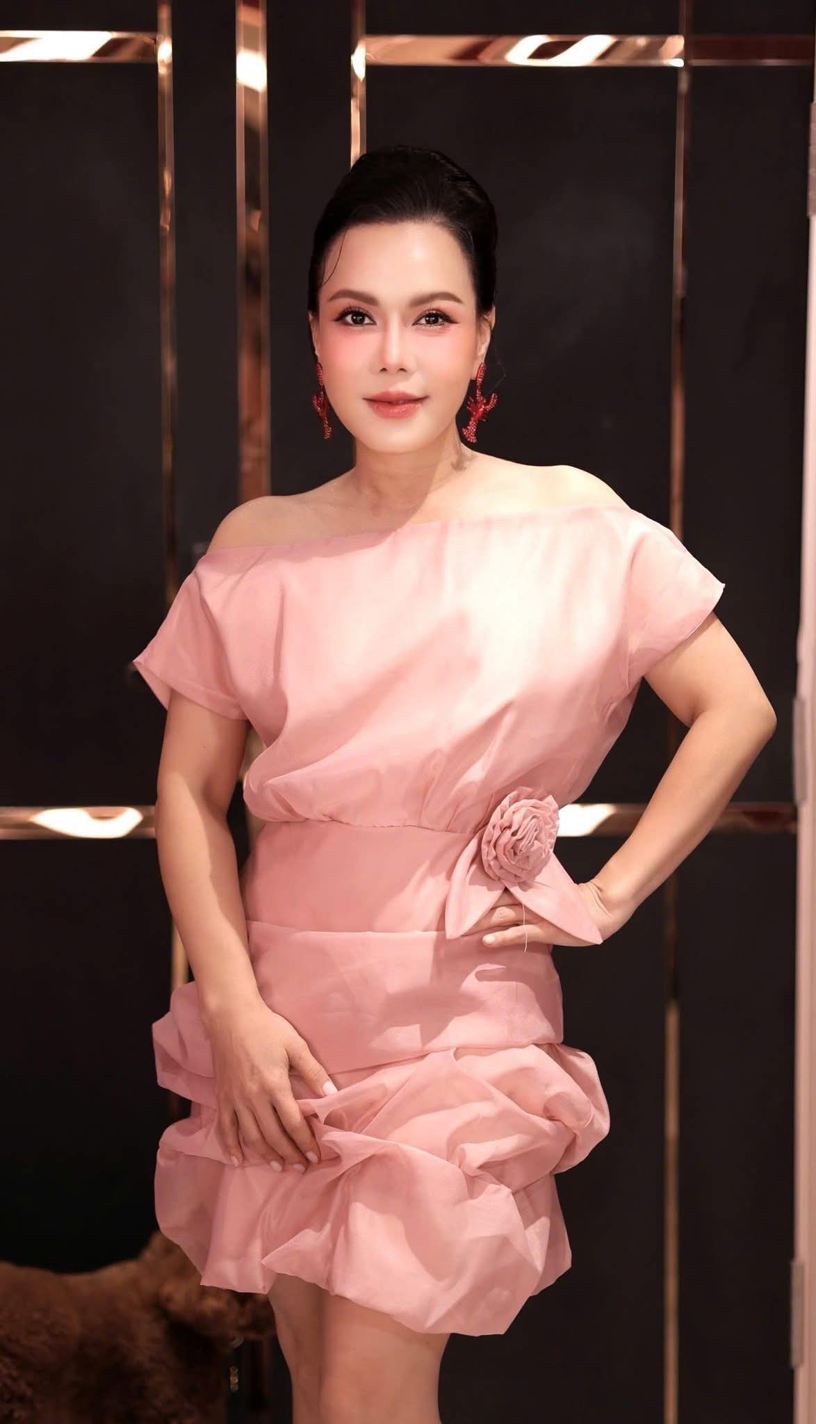 Việt Hương nộp đơn tố c&aacute;o- Ảnh 2.