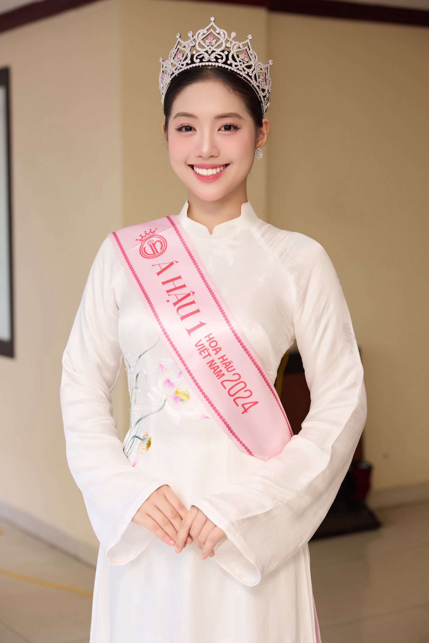 Mỹ nhân cao 1m70 mang quân hàm thiếu úy Mỹ nhân cao 1m70 mang quân hàm thiếu úy