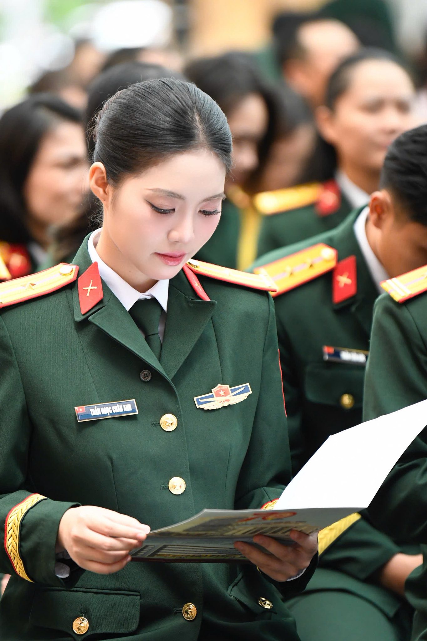 Mỹ nhân cao 1m70 mang quân hàm thiếu úy Mỹ nhân cao 1m70 mang quân hàm thiếu úy