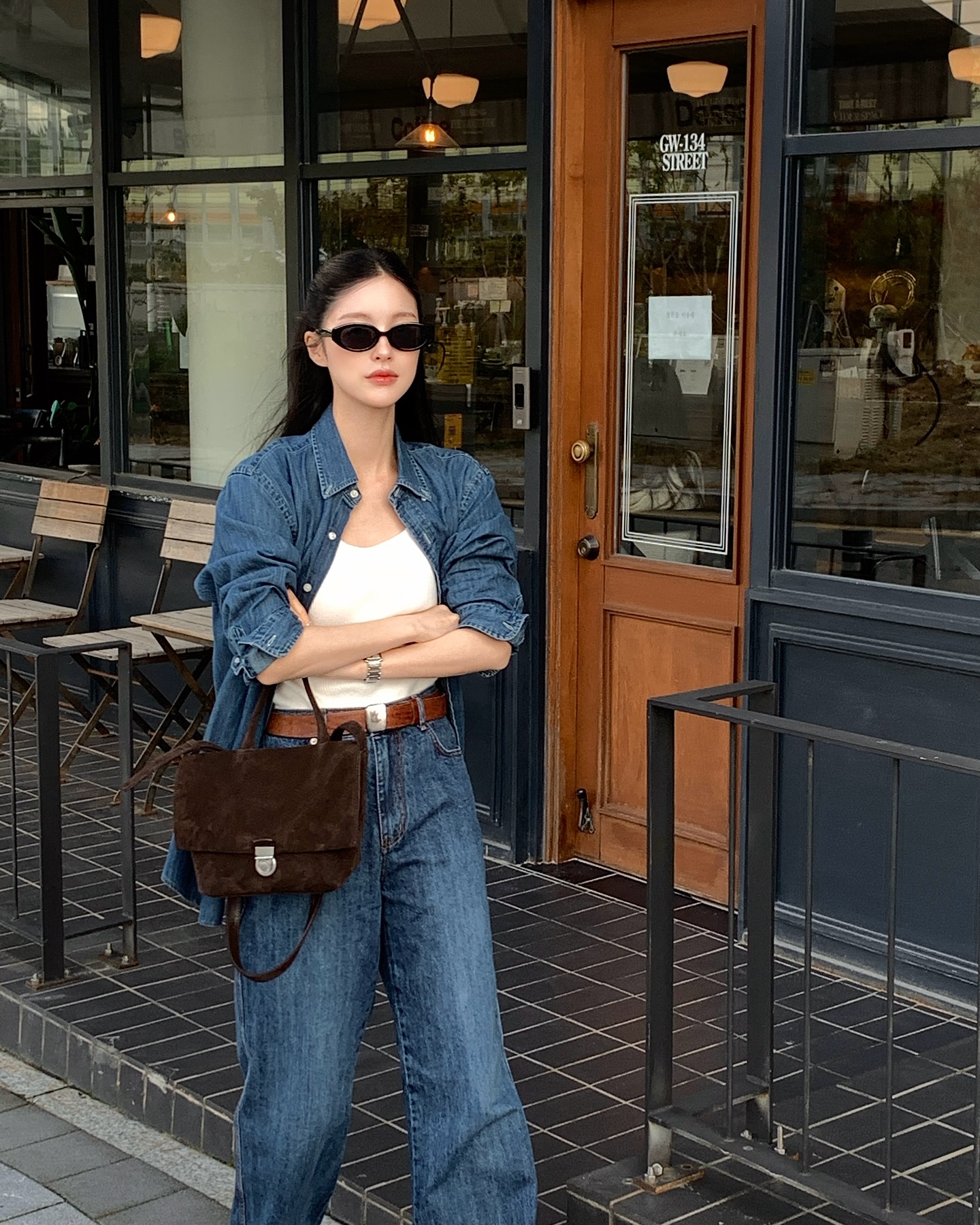 4 cách mặc quần jeans cho nàng thích phong cách tối giản- Ảnh 1. 4 cách mặc quần jeans cho nàng thích phong cách tối giản- Ảnh 1.