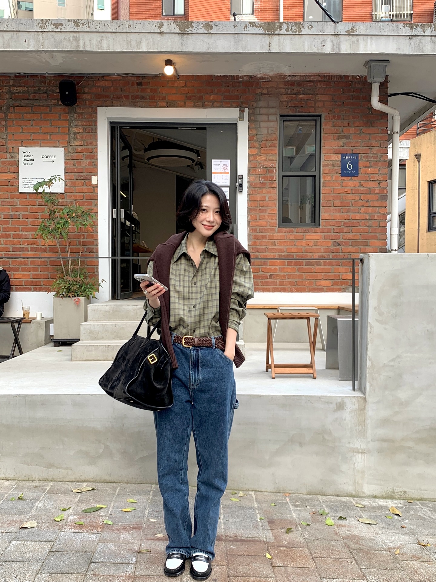 4 cách mặc quần jeans cho nàng thích phong cách tối giản- Ảnh 8. 4 cách mặc quần jeans cho nàng thích phong cách tối giản- Ảnh 8.