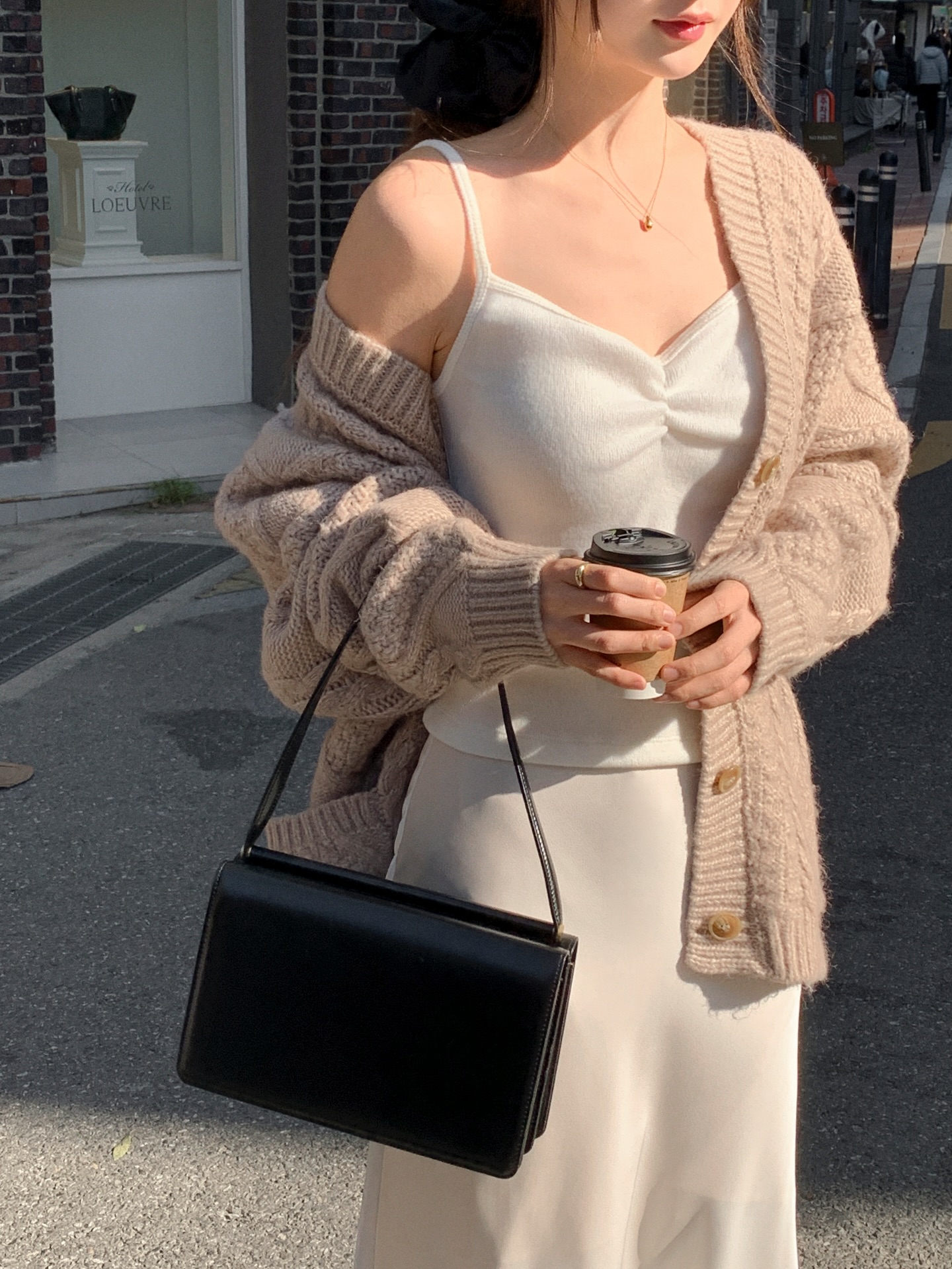 Cách đơn giản nhất để sành điệu hơn chính là mặc đồ màu trắng- Ảnh 8. Cách đơn giản nhất để sành điệu hơn chính là mặc đồ màu trắng- Ảnh 8.