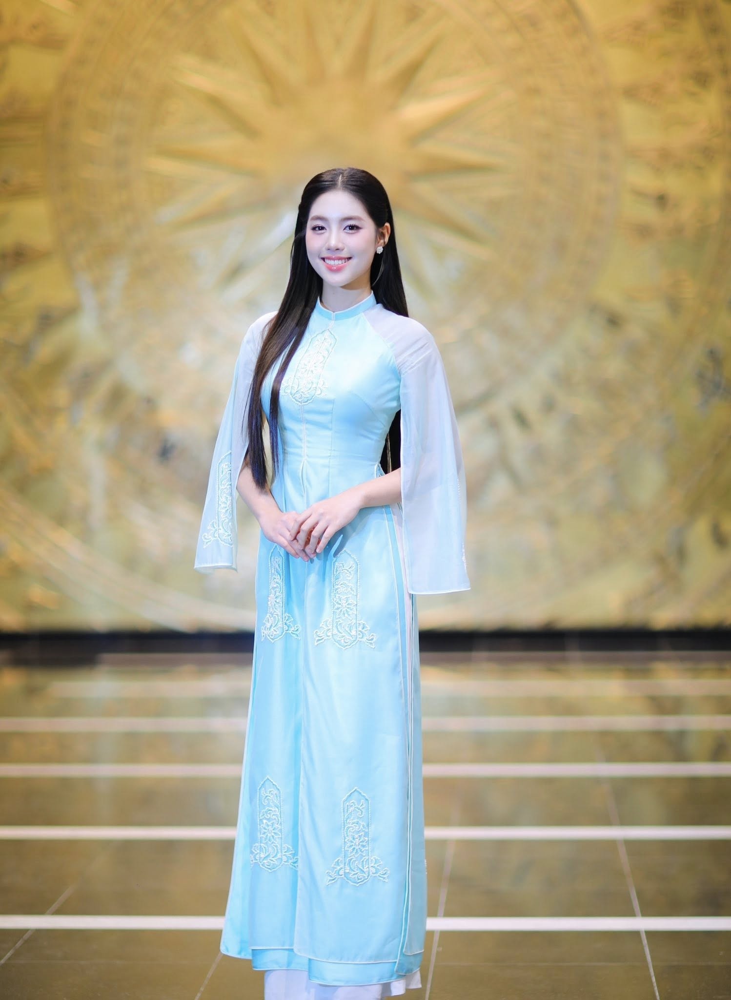 Đình Bắc tíu tít nói cười cùng Á hậu Châu Anh, netizen rần rần Đình Bắc tíu tít nói cười cùng Á hậu Châu Anh, netizen rần rần