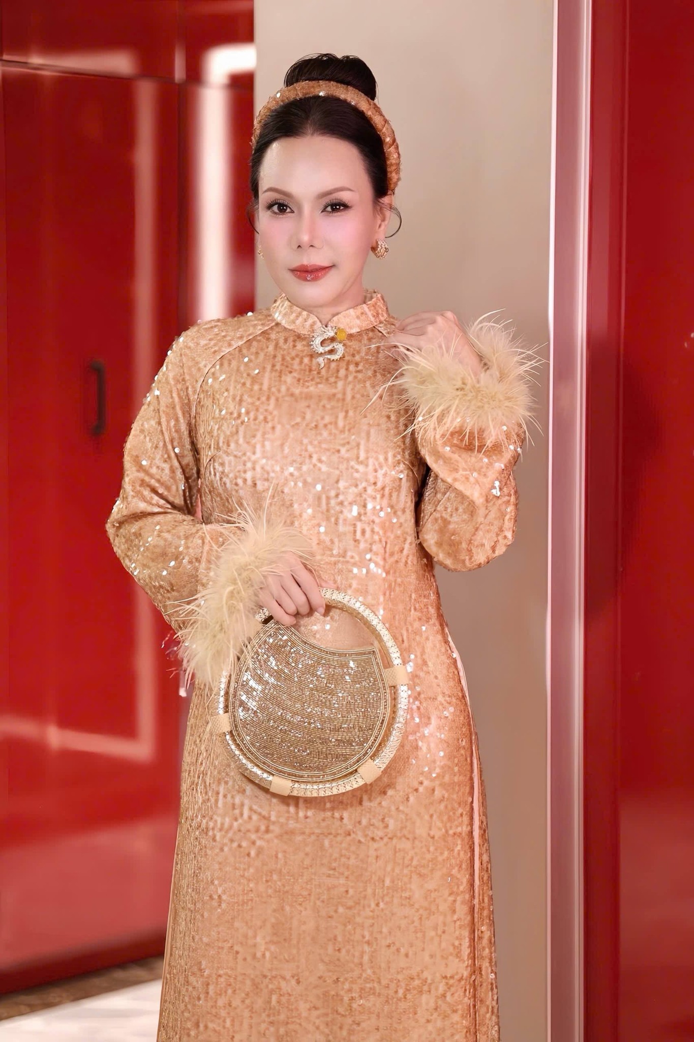 Việt Hương nộp đơn tố c&aacute;o- Ảnh 1.