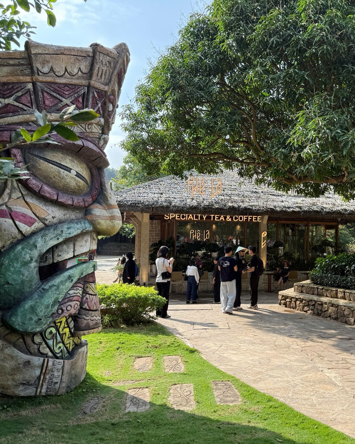 Tốn 1 triệu đồng mới được quyền mua một ly Ph&ecirc; La, chi nh&aacute;nh mới khiến kh&aacute;ch nghe xong muốn quay xe gấp- Ảnh 3.