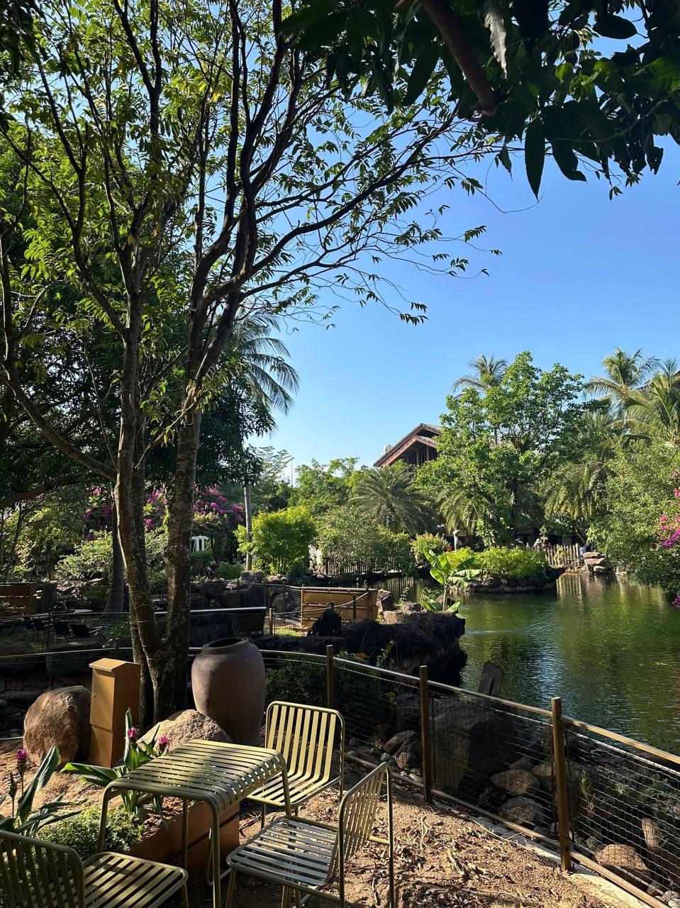 Tốn 1 triệu đồng mới được quyền mua một ly Ph&ecirc; La, chi nh&aacute;nh mới khiến kh&aacute;ch nghe xong muốn quay xe gấp- Ảnh 8.