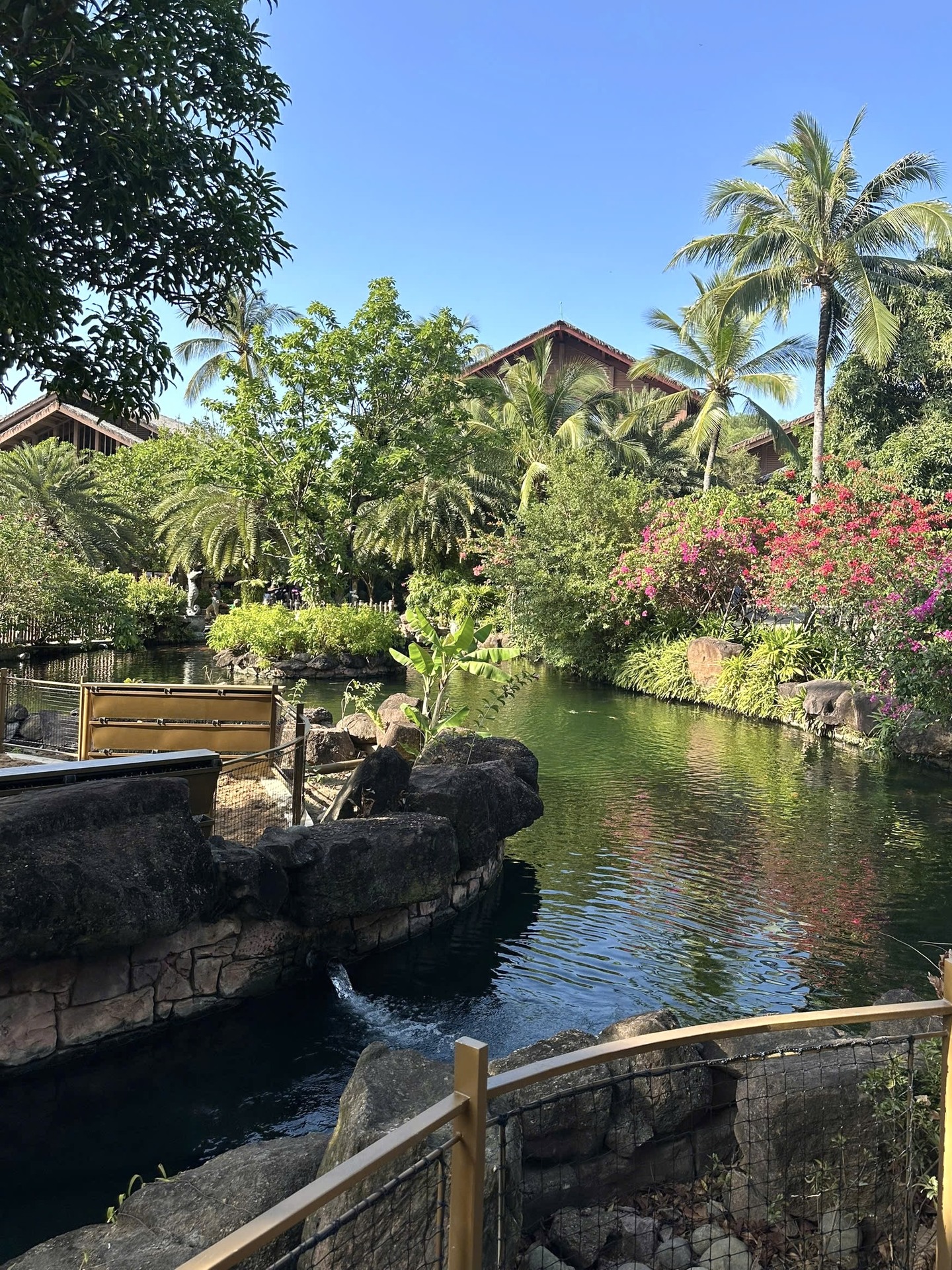 Tốn 1 triệu đồng mới được quyền mua một ly Ph&ecirc; La, chi nh&aacute;nh mới khiến kh&aacute;ch nghe xong muốn quay xe gấp- Ảnh 6.