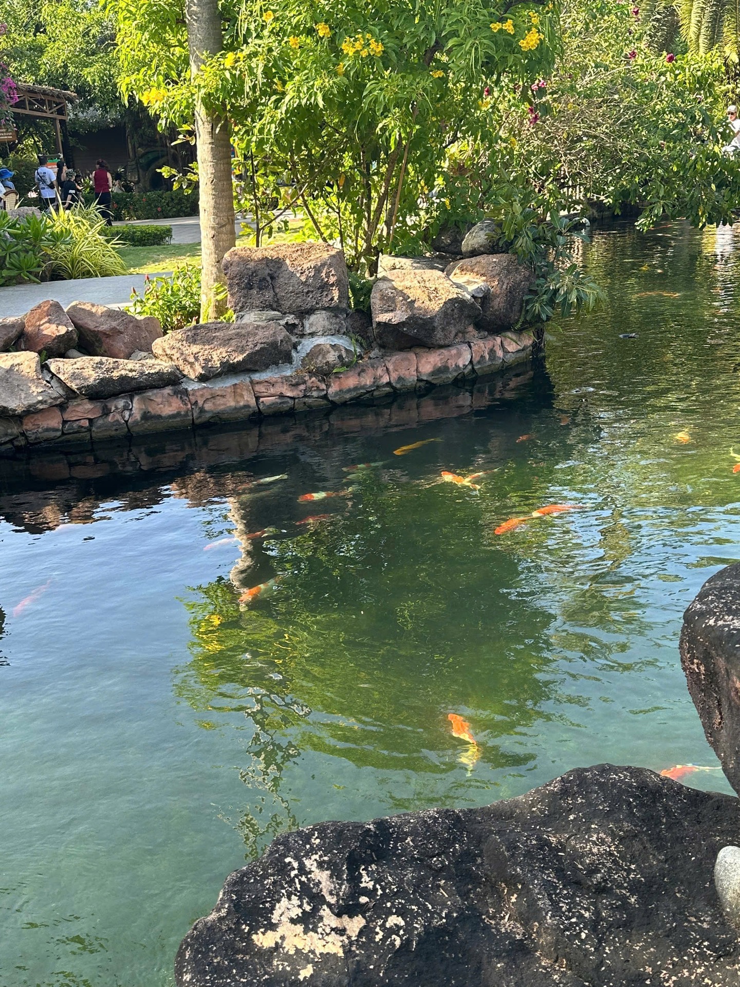 Tốn 1 triệu đồng mới được quyền mua một ly Ph&ecirc; La, chi nh&aacute;nh mới khiến kh&aacute;ch nghe xong muốn quay xe gấp- Ảnh 9.