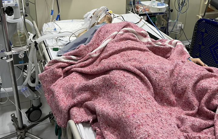 Gi&agrave;nh giật sự sống cho thanh ni&ecirc;n chấn thương sọ n&atilde;o kh&ocirc;ng tiền, kh&ocirc;ng người nh&agrave;- Ảnh 1.