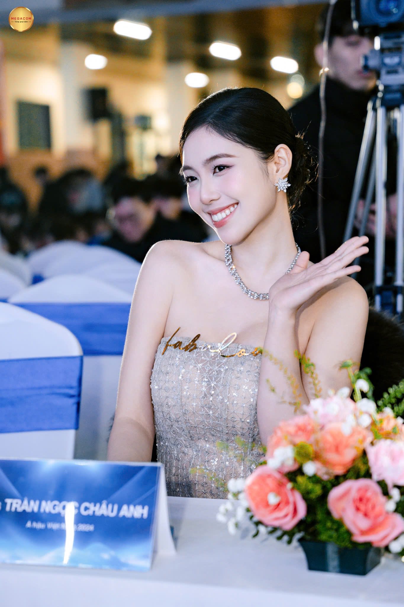 Mỹ nhân cao 1m70 mang quân hàm thiếu úy Mỹ nhân cao 1m70 mang quân hàm thiếu úy