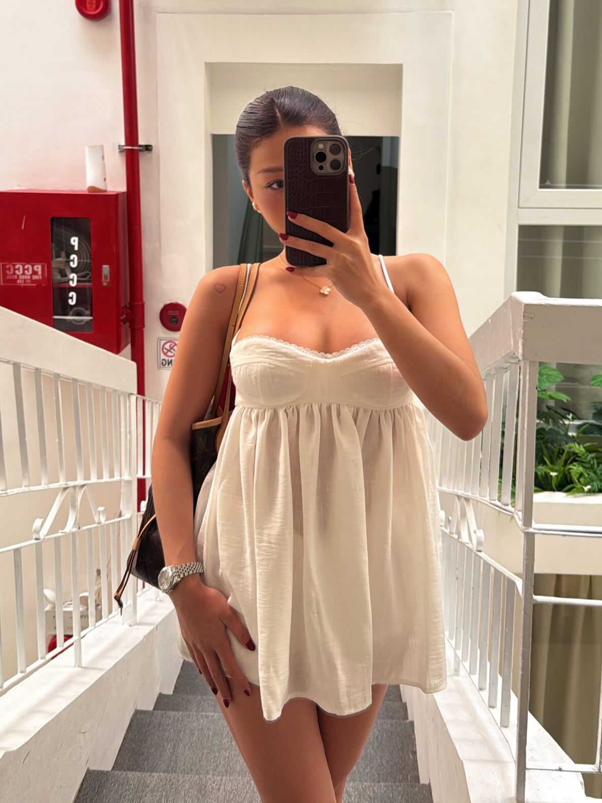 Kh&ocirc;ng điểm n&agrave;o ch&ecirc; ngoại h&igrave;nh của Louis Phạm, đ&atilde; xinh c&ograve;n sexy 