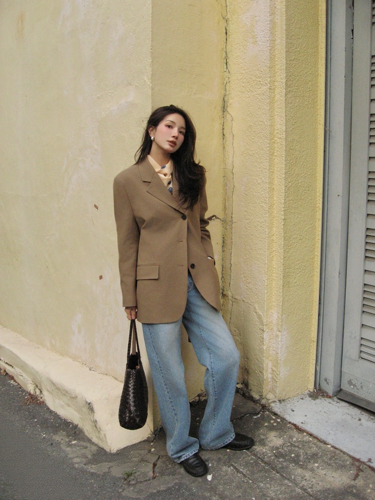 Mọi chị em đều nên đi giày tối giản: 4 kiểu cơ bản nhất cần có- Ảnh 4. Mọi chị em đều nên đi giày tối giản: 4 kiểu cơ bản nhất cần có- Ảnh 4.