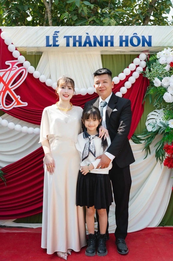 Chồng mất v&igrave; tai nạn, người phụ nữ t&aacute;i h&ocirc;n sau 6 năm ở vậy nu&ocirc;i con: Bất ngờ h&agrave;nh động của bố mẹ chồng cũ- Ảnh 3.