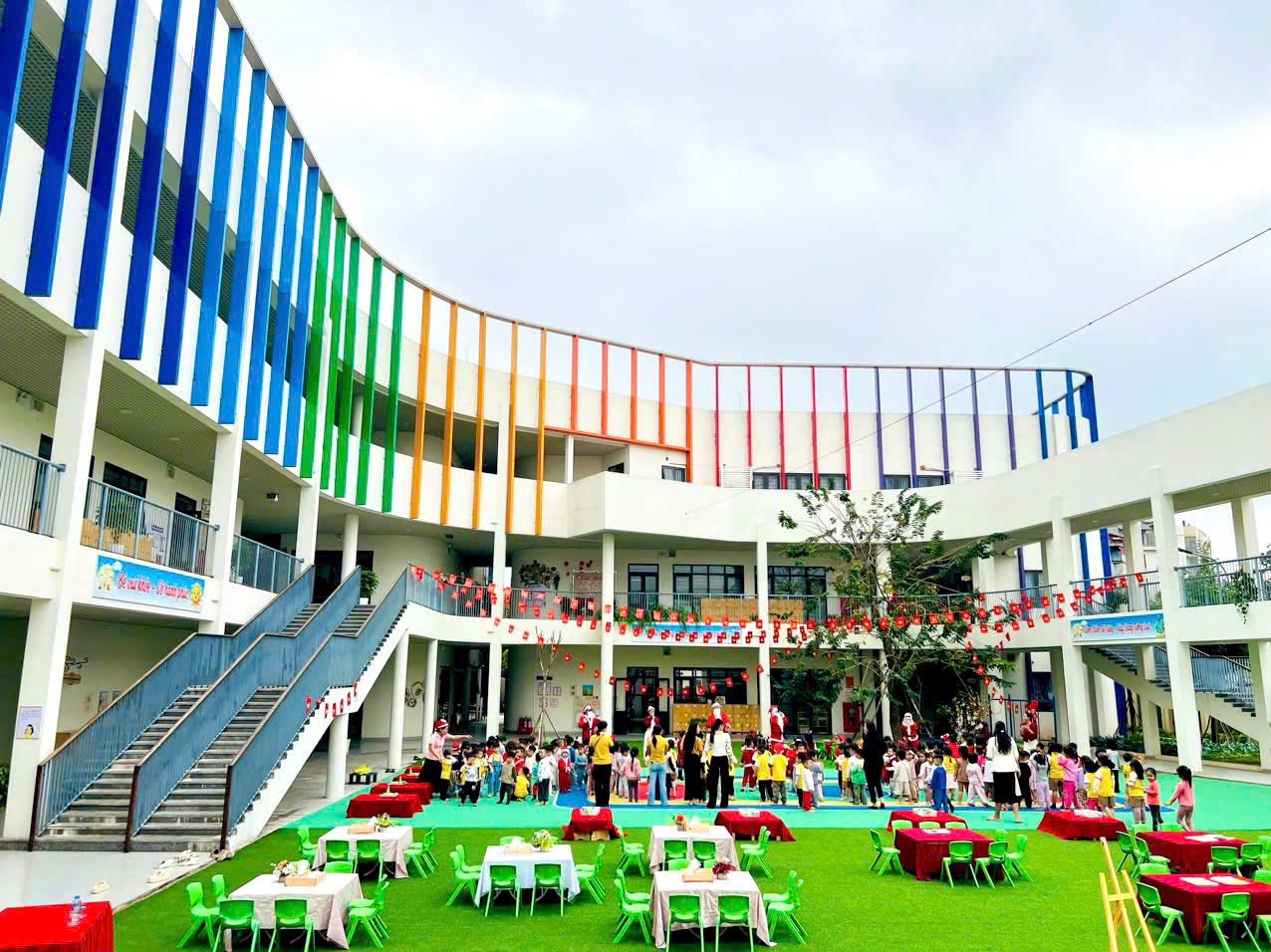 Cận cảnh trường Mầm non c&ocirc;ng lập mới toanh, vừa đi v&agrave;o hoạt động năm học n&agrave;y, phụ huynh nh&igrave;n ảnh xu&yacute;t xoa: Sao m&agrave; XỊN THẾ!- Ảnh 4.