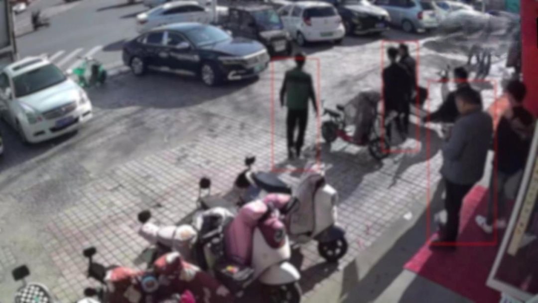 Kh&aacute;ch chi 7 tỷ đồng mua v&agrave;ng thưởng nh&acirc;n vi&ecirc;n, chủ tiệm vui vẻ giao dịch nhưng nhận y&ecirc;u cầu mua th&ecirc;m 18 tỷ lại b&aacute;o c&ocirc;ng an- Ảnh 3.