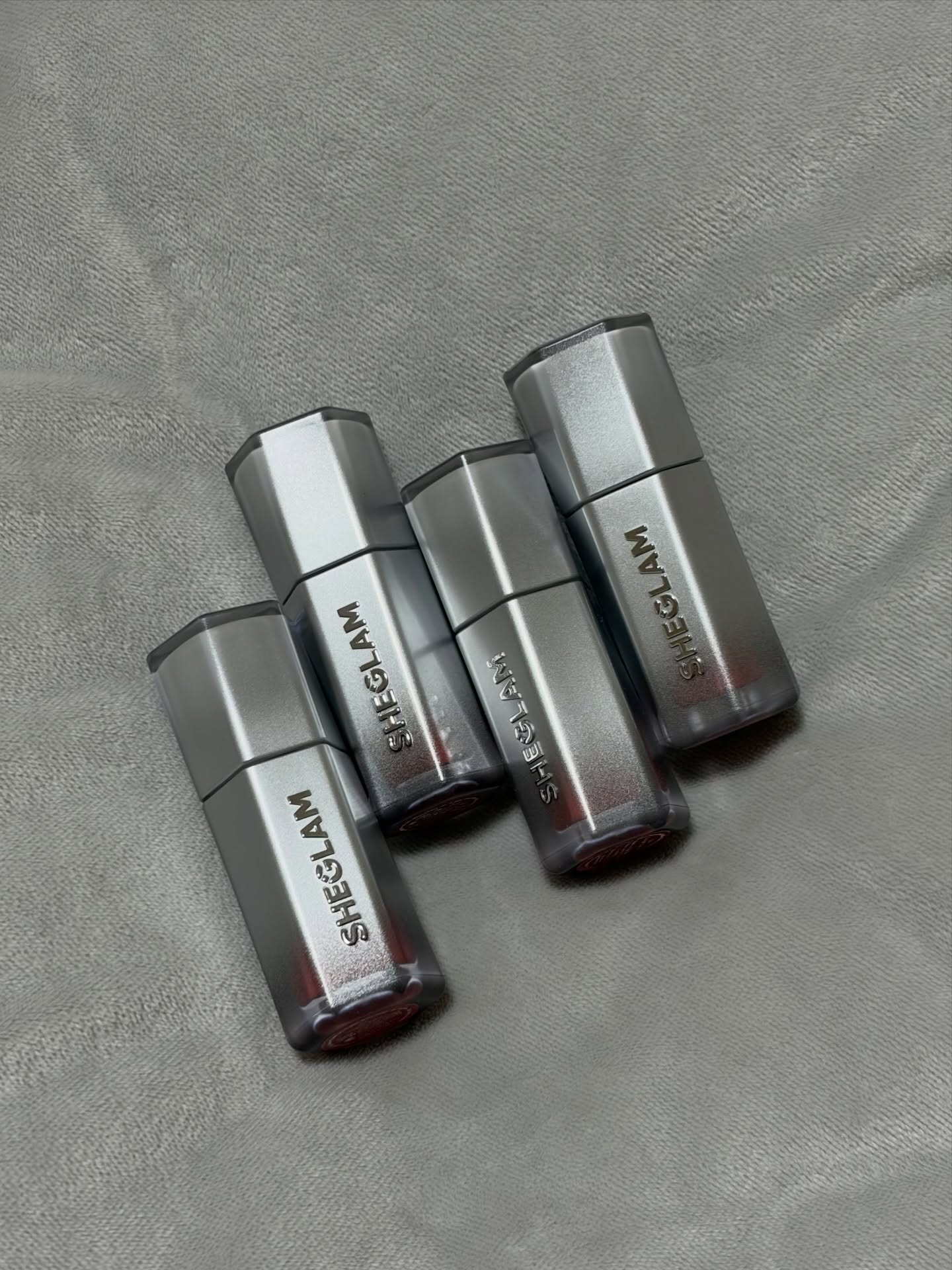 Thỏi son bóng lâu trôi khiến MXH rần rần: Màu xinh, giá chưa đến 150K và siêu nhiều ưu điểm để bạn thích- Ảnh 4.