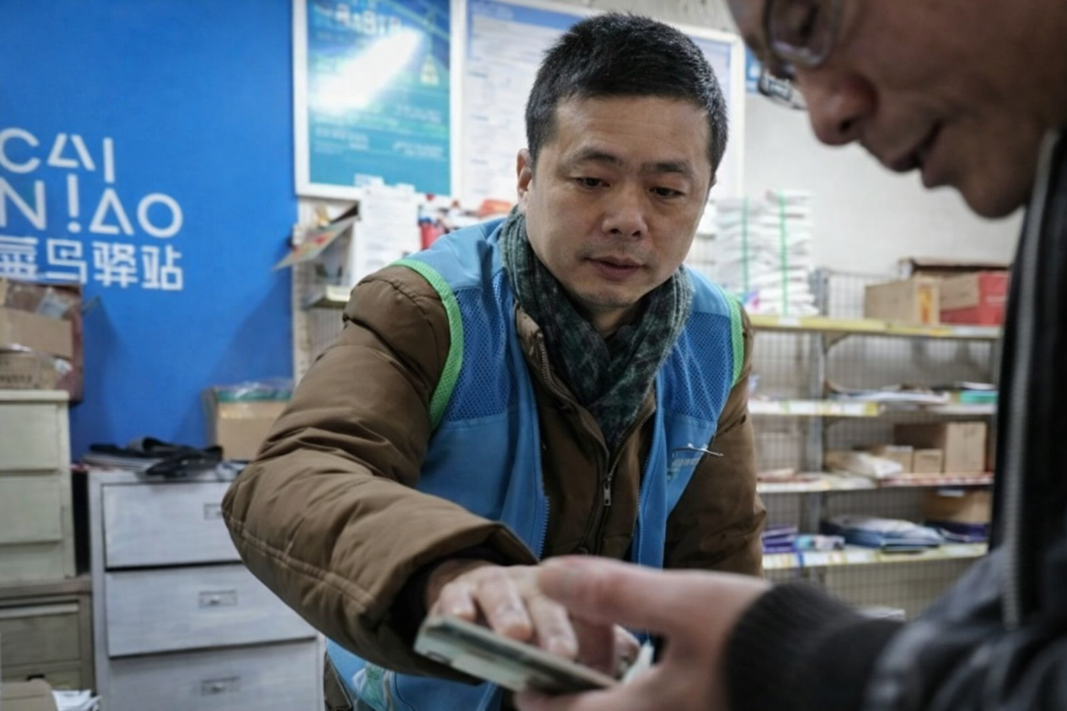 Giảng vi&ecirc;n đại học 25 năm kinh nghiệm nghỉ việc đi l&agrave;m shipper, l&agrave;m việc cả l&uacute;c nửa đ&ecirc;m- Ảnh 1.