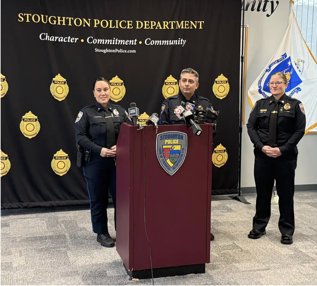 Cảnh sát giúp sản phụ sinh con ngay trong xe hơi- Ảnh 2. Cảnh sát giúp sản phụ sinh con ngay trong xe hơi- Ảnh 2.