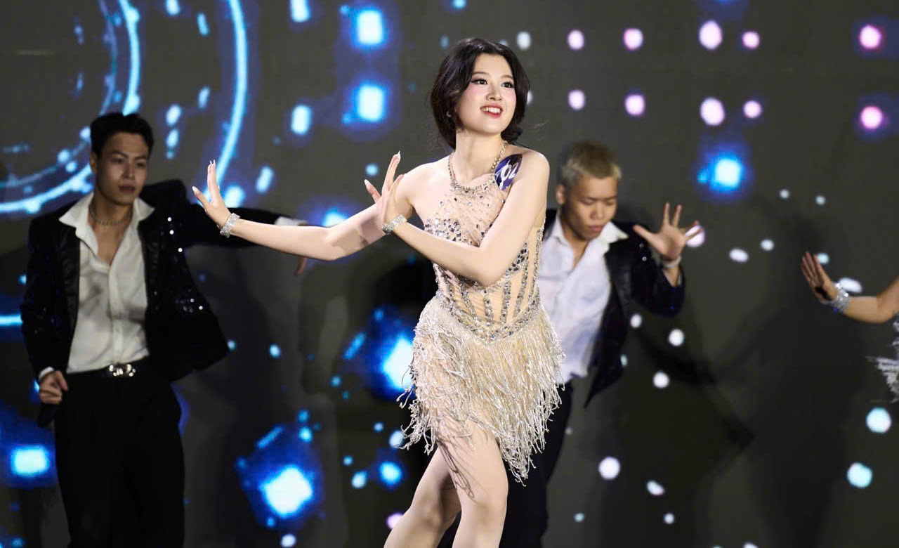 &Aacute; Kh&ocirc;i 2 Duy&ecirc;n d&aacute;ng Ngoại thương 2025 n&oacute;i về &aacute;p lực v&agrave; kỳ vọng d&agrave;nh cho người trẻ- Ảnh 2.