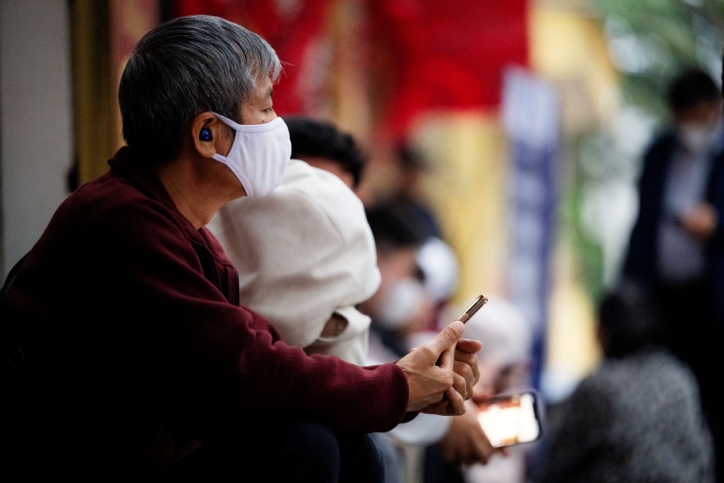 H&agrave; Nội: Gi&aacute; v&agrave;ng giảm sốc chỉ sau một đ&ecirc;m, cảnh tượng tại phố Cầu Giấy khiến nhiều người kh&ocirc;ng khỏi bất ngờ- Ảnh 14.