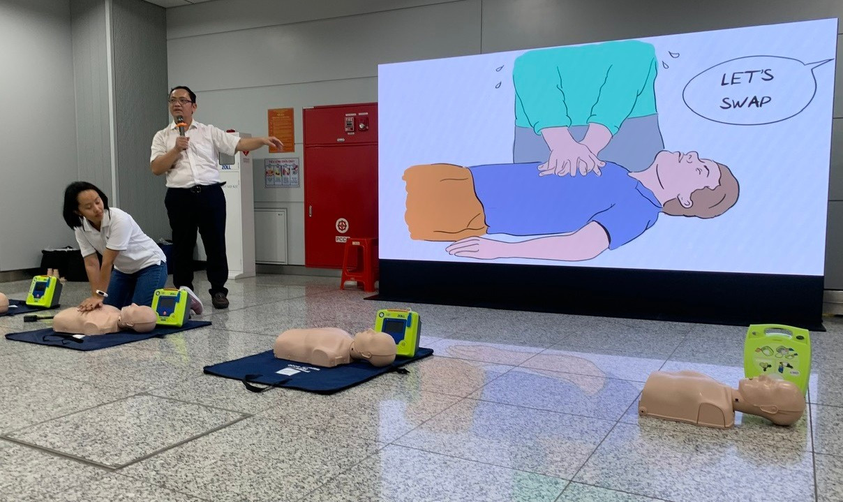 Ngưng tim khi chơi cầu l&ocirc;ng, b&aacute;c sĩ chỉ ra 'tử huyệt' v&agrave; c&aacute;ch ph&ograve;ng ngừa- Ảnh 2.