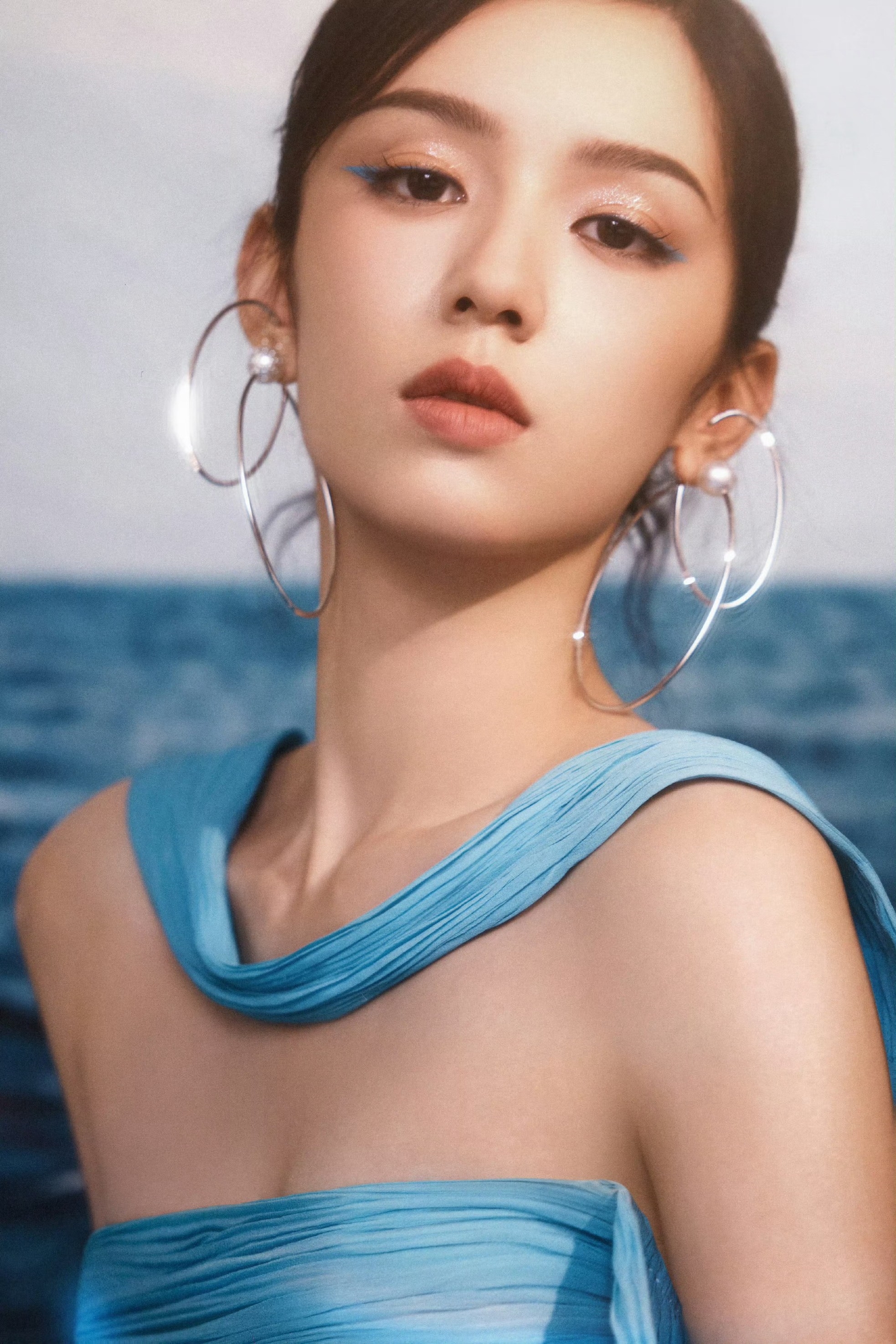 Bức ảnh gây lú cực mạnh đang chia rẽ MXH: Mỗi người nhìn ra 1 minh tinh, rốt cuộc cô ấy là ai?- Ảnh 9. Bức ảnh gây lú cực mạnh đang chia rẽ MXH: Mỗi người nhìn ra 1 minh tinh, rốt cuộc cô ấy là ai?- Ảnh 9.