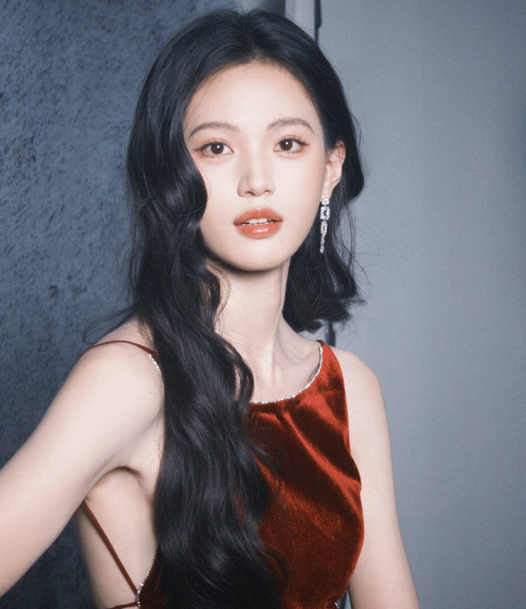 Bức ảnh gây lú cực mạnh đang chia rẽ MXH: Mỗi người nhìn ra 1 minh tinh, rốt cuộc cô ấy là ai?- Ảnh 4. Bức ảnh gây lú cực mạnh đang chia rẽ MXH: Mỗi người nhìn ra 1 minh tinh, rốt cuộc cô ấy là ai?- Ảnh 4.