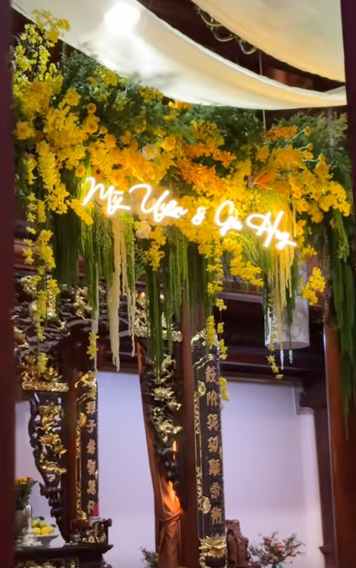 Đ&aacute;m cưới Bi&ecirc;n H&ograve;a g&acirc;y ấn tượng mạnh: Kh&ocirc;ng ph&ocirc; trương hồi m&ocirc;n nhưng tư gia nh&agrave; g&aacute;i khiến ai nh&igrave;n cũng "ao ước"- Ảnh 6.