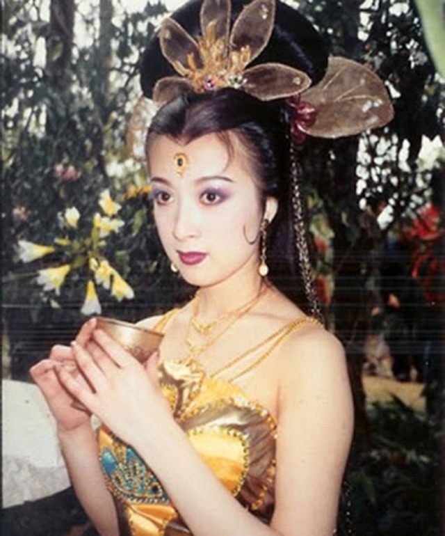 Nữ diễn vi&ecirc;n sa s&uacute;t đến thương sau khi bị đ&agrave;n em ngọc nữ giật chồng, 