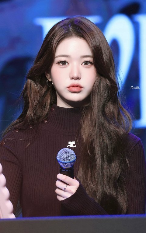 Trần đời chưa thấy mỹ nh&acirc;n n&agrave;o như Jang Won Young, đang xinh đi&ecirc;n đảo lại nghiện bơm m&ocirc;i đến mức giờ như tượng s&aacute;p- Ảnh 5.