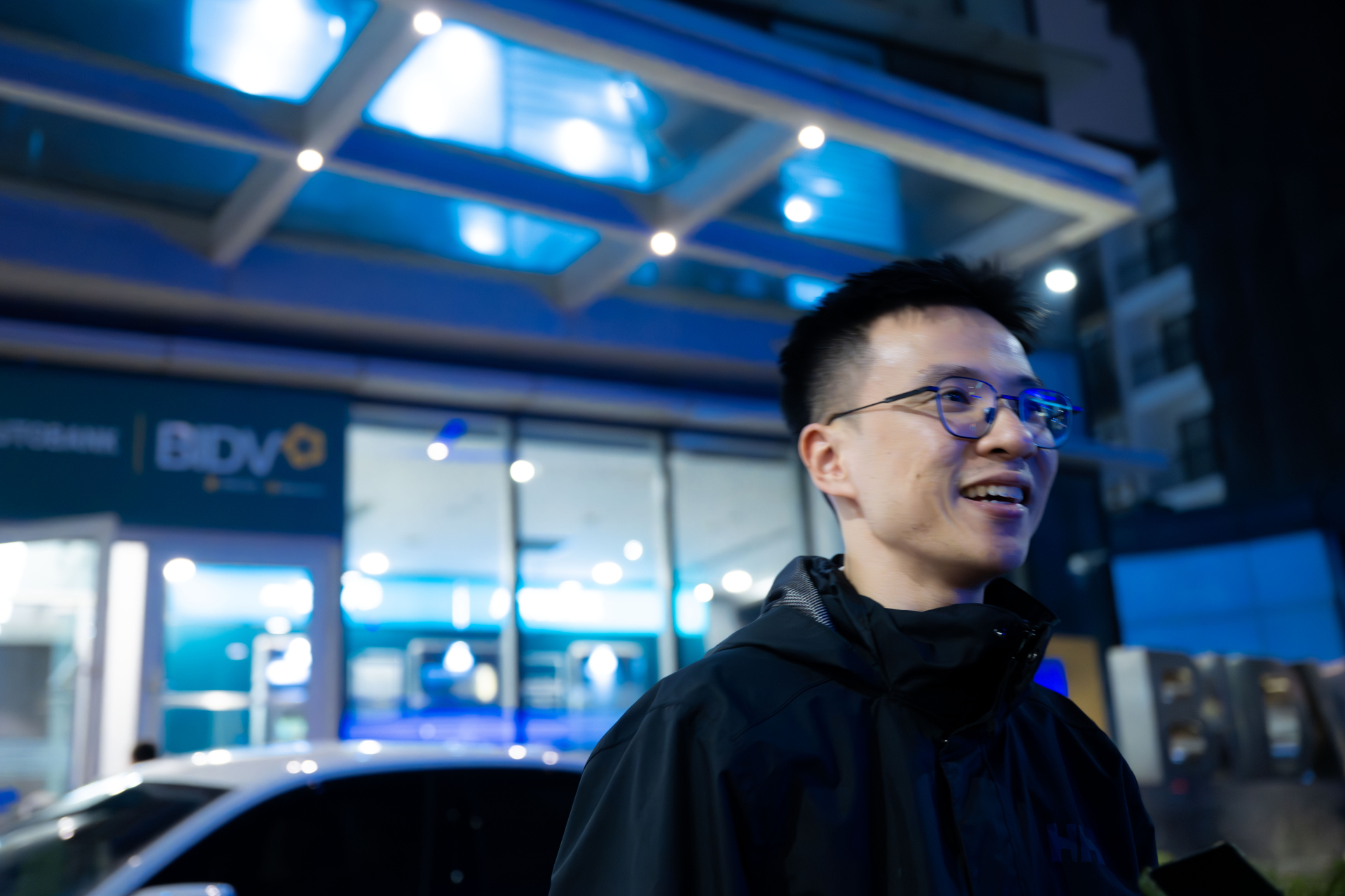 Ch&ugrave;m ảnh, clip: 10 giờ đ&ecirc;m, c&aacute;c to&agrave; nh&agrave; văn ph&ograve;ng ở H&agrave; Nội vẫn s&aacute;ng đ&egrave;n, nh&acirc;n vi&ecirc;n tăng ca đến 0 giờ- Ảnh 4.