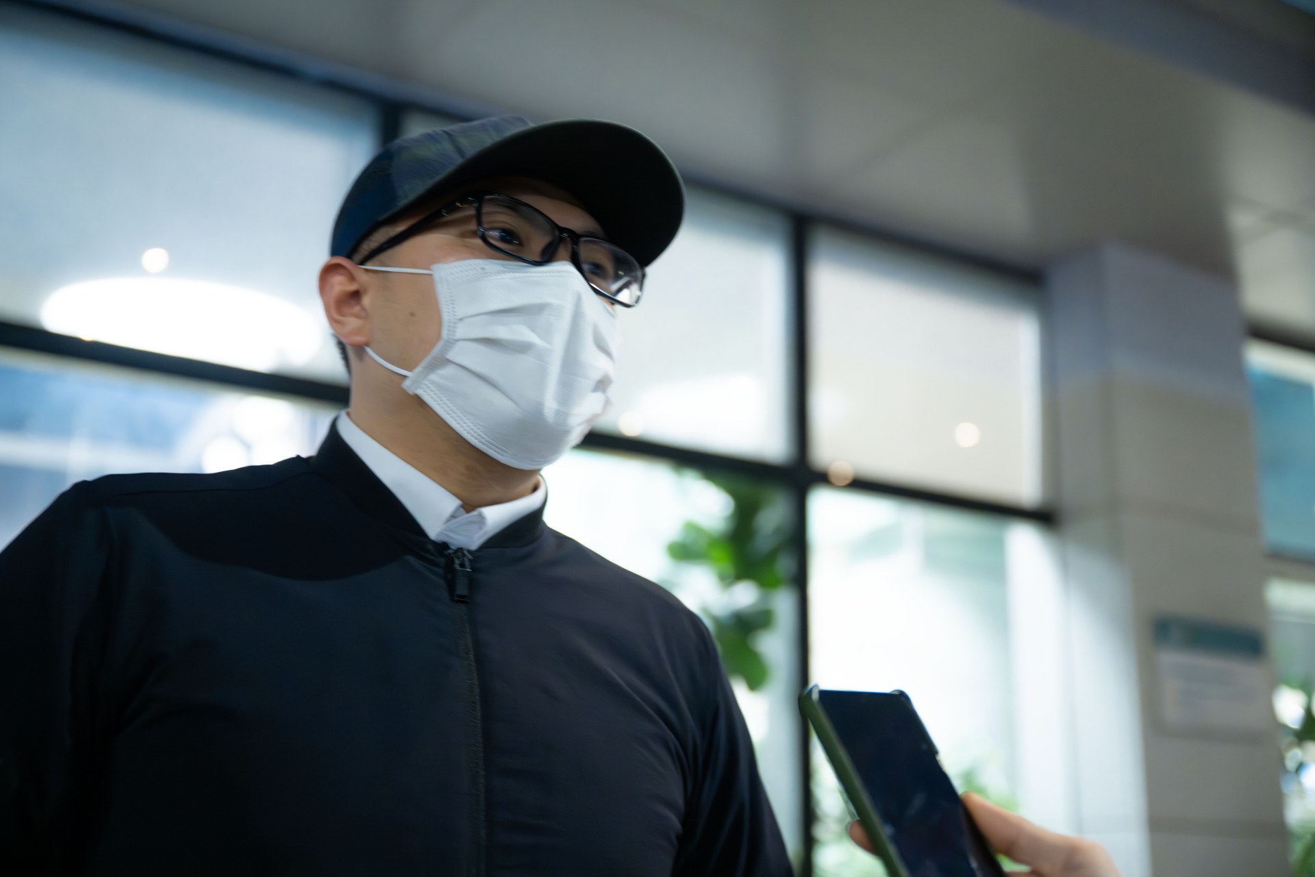 Ch&ugrave;m ảnh, clip: 10 giờ đ&ecirc;m, c&aacute;c to&agrave; nh&agrave; văn ph&ograve;ng ở H&agrave; Nội vẫn s&aacute;ng đ&egrave;n, nh&acirc;n vi&ecirc;n tăng ca đến 0 giờ- Ảnh 5.