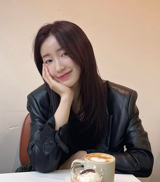 Mỹ nh&acirc;n từ bỏ h&agrave;o quang showbiz đi l&agrave;m TVHK: Nhan sắc nh&igrave;n 1 lần l&agrave; vấn vương, style đơn giản m&agrave; đẹp đỉnh- Ảnh 3.