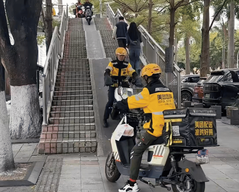 Kh&aacute;ch Việt giật m&igrave;nh với cảnh tượng tr&ecirc;n đường phố Trung Quốc, nhận x&eacute;t: 