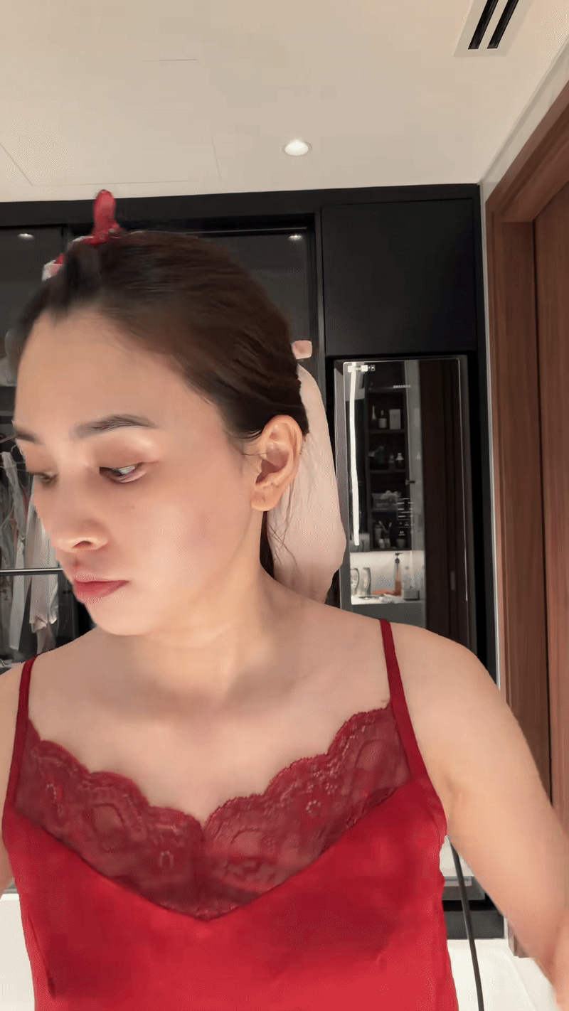 Makeup suốt mà da vẫn căng mướt: Tiểu Vy skincare cực kỹ, tập trung 1 điều chị em nào cũng sợ- Ảnh 6. Makeup suốt mà da vẫn căng mướt: Tiểu Vy skincare cực kỹ, tập trung 1 điều chị em nào cũng sợ- Ảnh 6.