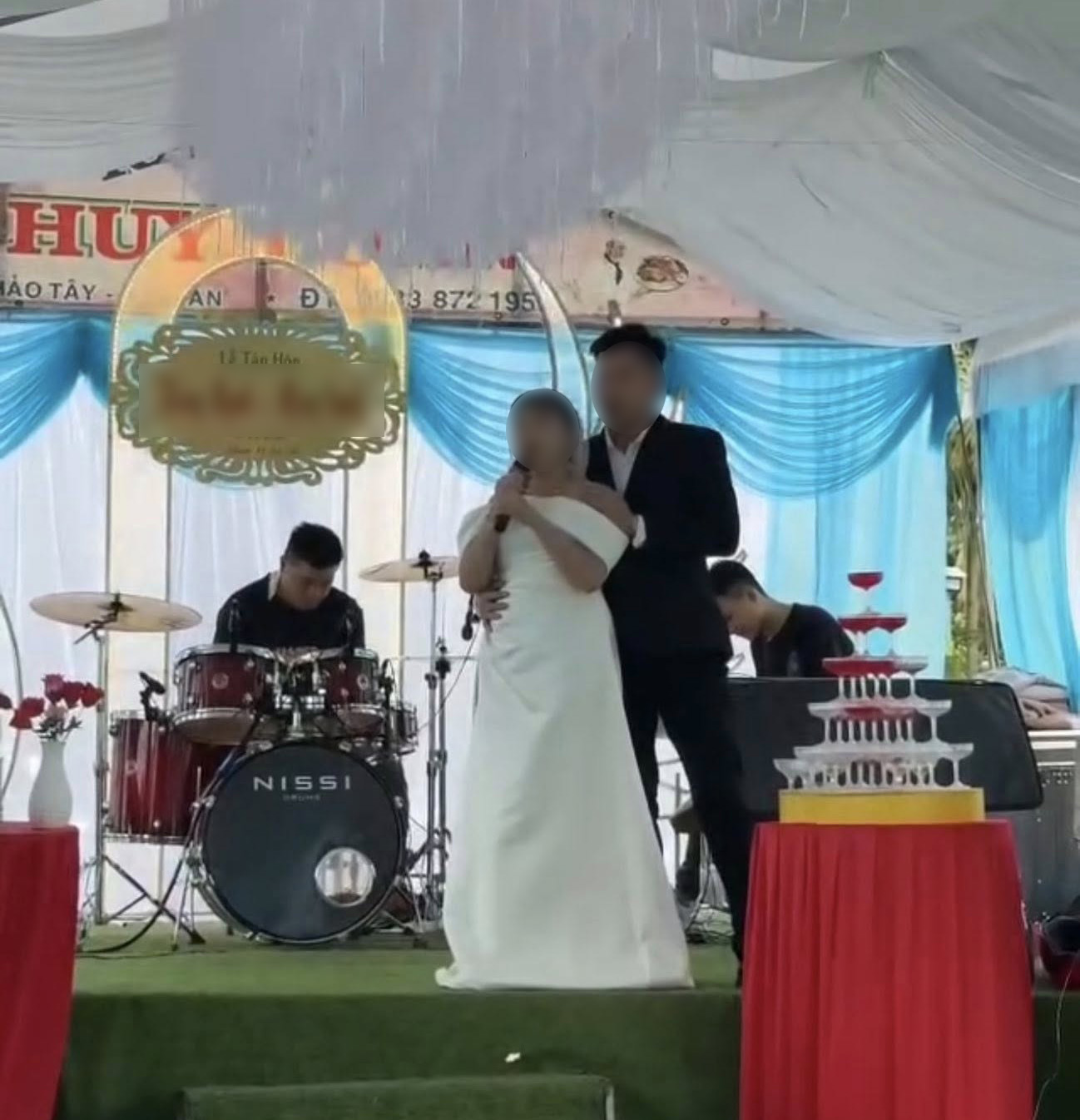 X&ocirc;n xao đ&aacute;m cưới của c&ocirc; d&acirc;u 65 tuổi v&agrave; ch&uacute; rể 33 tuổi: Danh t&iacute;nh 2 nh&acirc;n vật ch&iacute;nh- Ảnh 1.