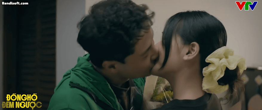 Ph&aacute;t ngượng với phim Việt giờ v&agrave;ng nhiều cảnh h&ocirc;n nhất tr&ecirc;n đời, nam ch&iacute;nh đẹp th&ocirc;i rồi lu&ocirc;n đấy- Ảnh 4.