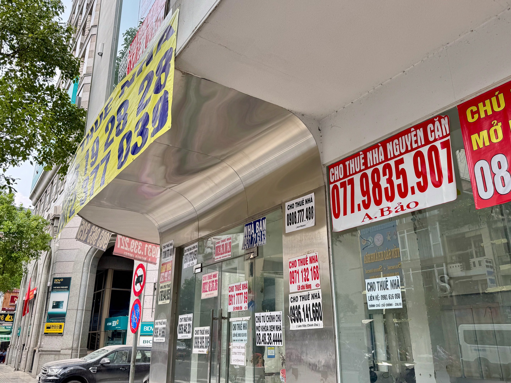 Cận Tết mặt bằng trung tâm “cài then đóng cửa”, giá thuê giảm sâu- Ảnh 2.