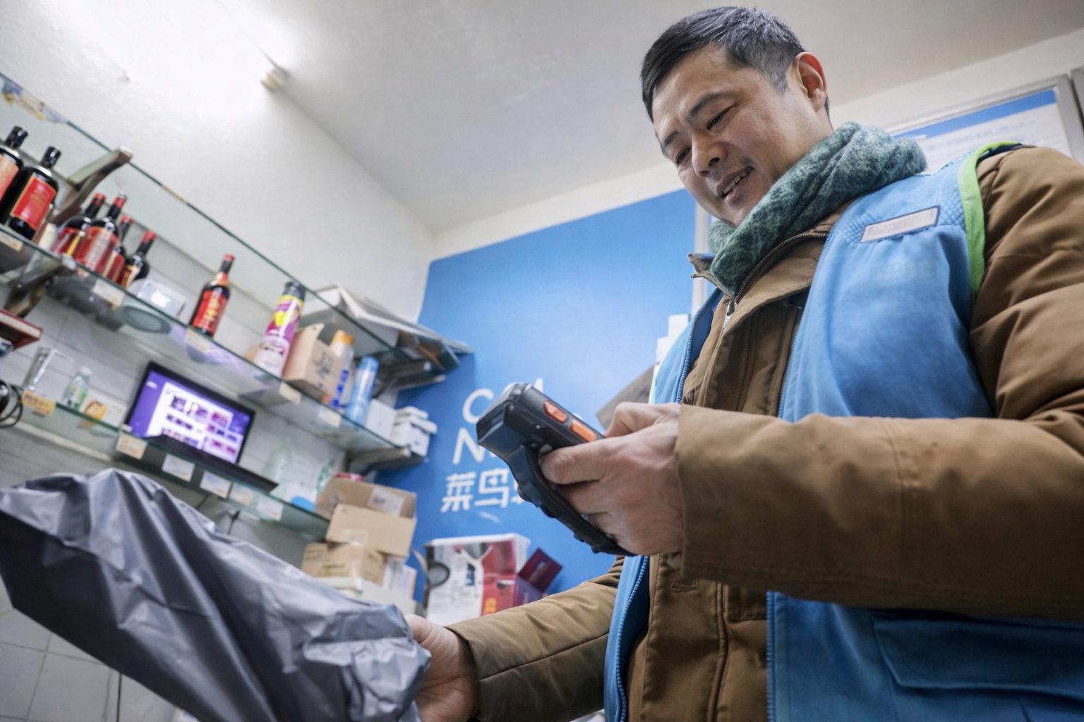 Giảng vi&ecirc;n đại học 25 năm kinh nghiệm nghỉ việc đi l&agrave;m shipper, l&agrave;m việc cả l&uacute;c nửa đ&ecirc;m- Ảnh 2.