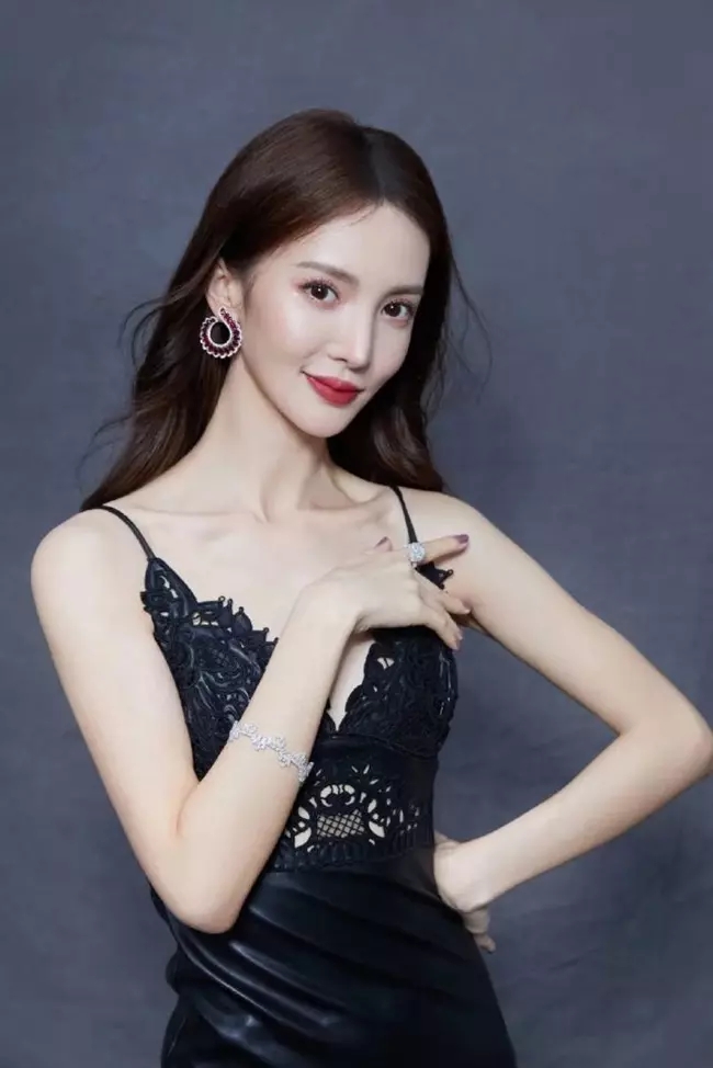 Mỹ nh&acirc;n bị đuổi khỏi showbiz: Visual biến dạng, giọng h&aacute;t vũ đạo c&oacute; đủ m&agrave; lạ lắm- Ảnh 3.