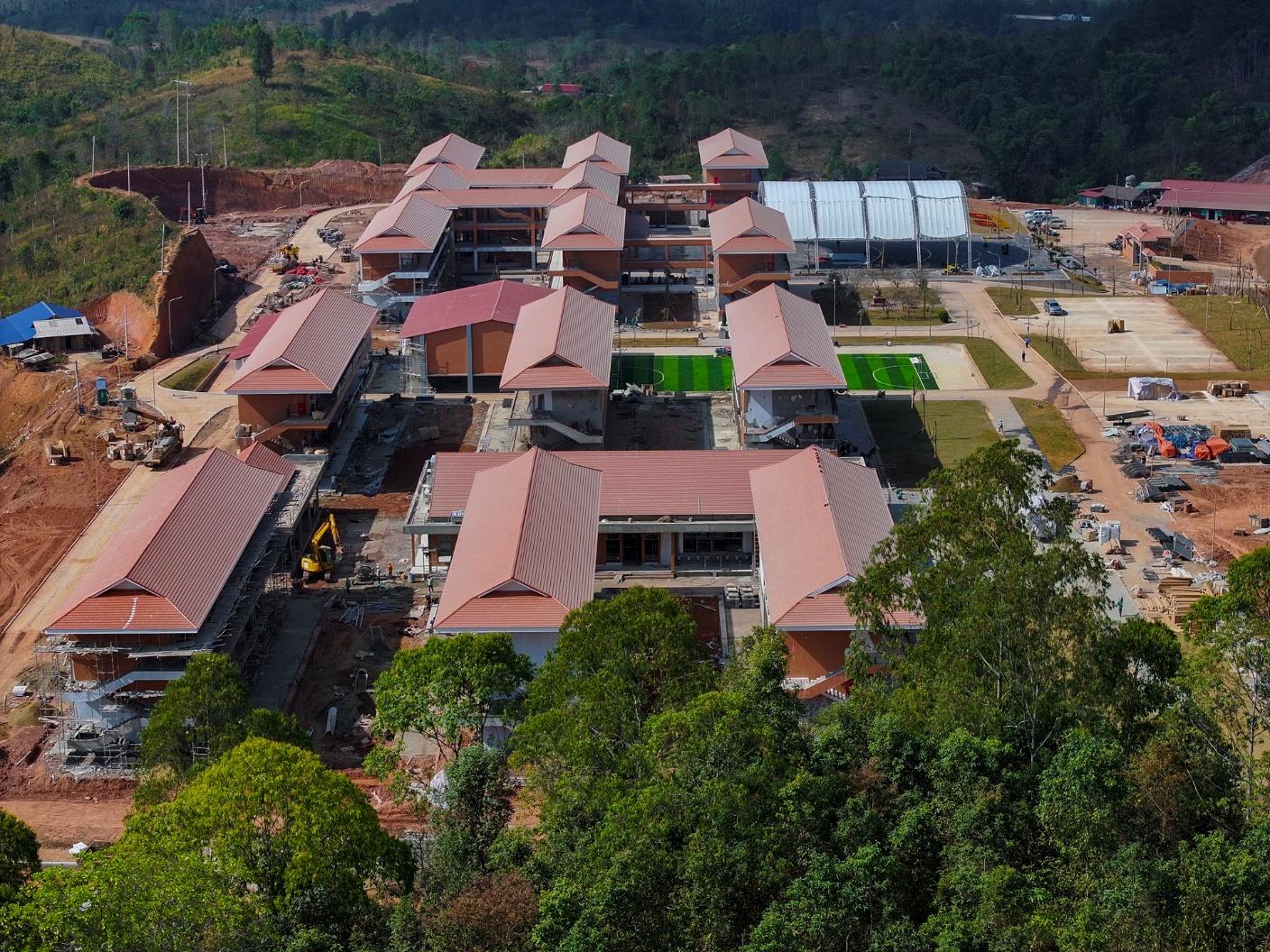 Cận cảnh trường phổ th&ocirc;ng hiện đại nhất bi&ecirc;n giới ph&iacute;a Bắc: Rộng 6,88 ha, vốn đầu tư 230 tỷ đồng- Ảnh 2.