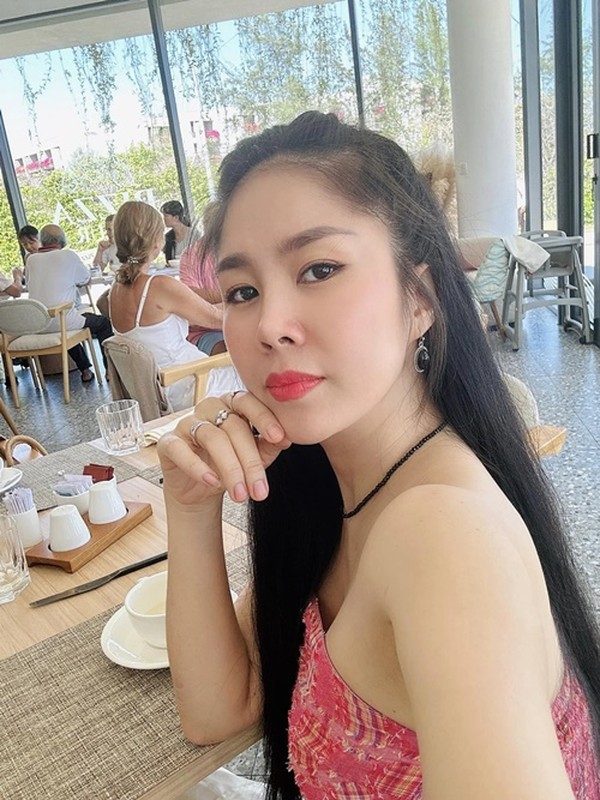 L&ecirc; Phương tuổi 40 da căng b&oacute;ng khiến chồng kh&ocirc;ng ngừng cưng nựng: C&oacute; 3 mẹo giữ collagen đ&aacute;ng học hỏi, chị em tuổi trung ni&ecirc;n chống gi&agrave; đ&atilde; thử chưa?- Ảnh 7.