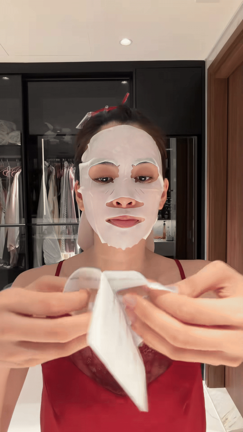 Makeup suốt mà da vẫn căng mướt: Tiểu Vy skincare cực kỹ, tập trung 1 điều chị em nào cũng sợ- Ảnh 4. Makeup suốt mà da vẫn căng mướt: Tiểu Vy skincare cực kỹ, tập trung 1 điều chị em nào cũng sợ- Ảnh 4.