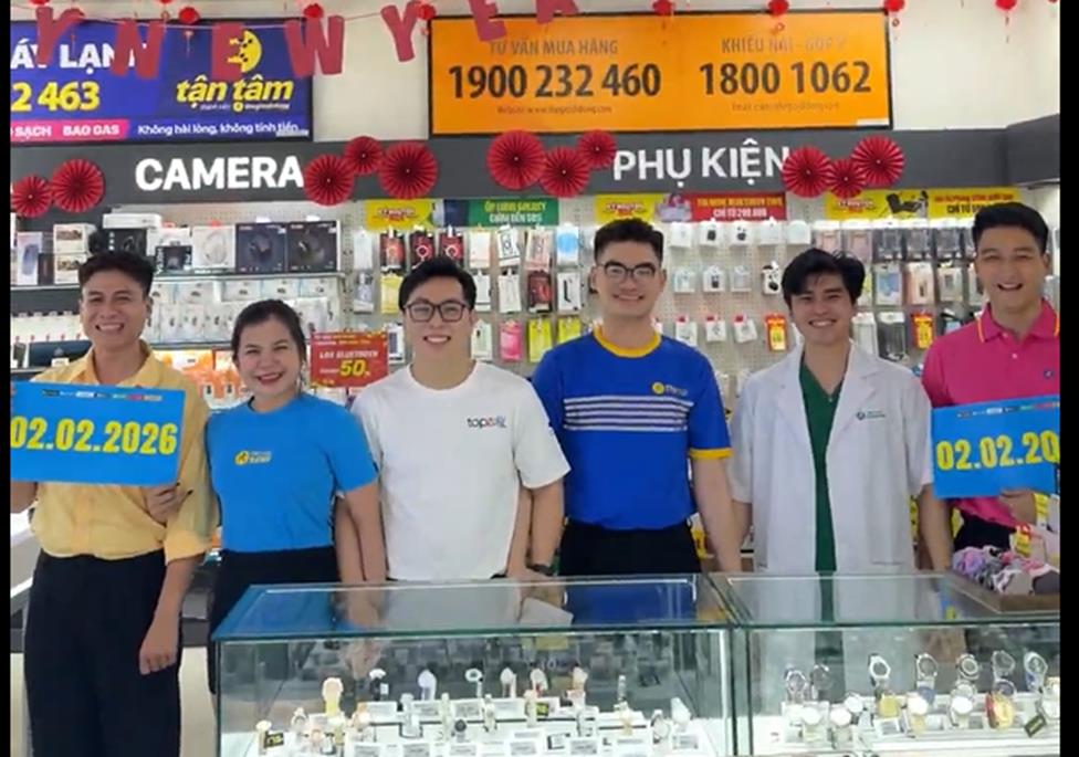 Giữa bối cảnh gi&aacute; v&agrave;ng tăng cao, nh&acirc;n vi&ecirc;n DMX vẫn rần rần rủ nhau đi mua v&agrave;ng nhờ đợt thưởng lớn nhất trong năm- Ảnh 1.