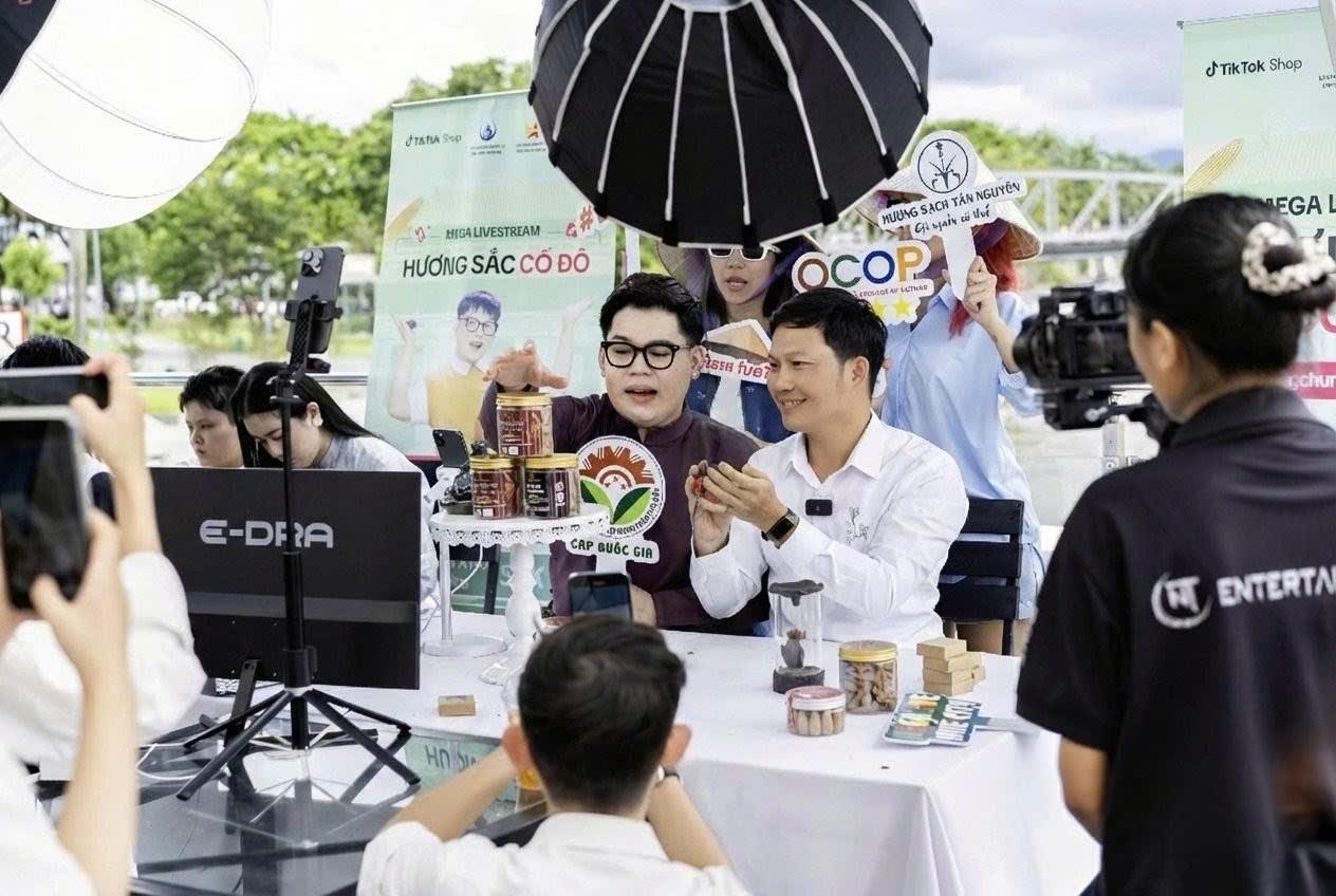 Ngày càng nhiều người trẻ mua trầm qua thương mại điện tử: Không còn chỉ để thờ cúng- Ảnh 2. Ngày càng nhiều người trẻ mua trầm qua thương mại điện tử: Không còn chỉ để thờ cúng- Ảnh 2.