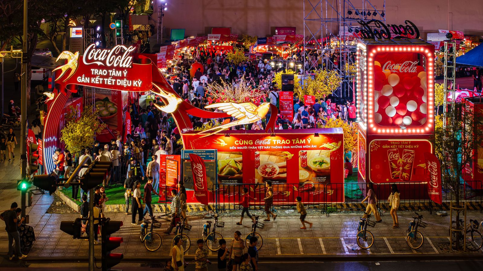 Ph&aacute; đảo Coca-Cola Tết Fest 2026: Điểm check in ch&aacute;y bậc nhất cuối tuần n&agrave;y ở TP.HCM c&oacute; g&igrave; m&agrave; GenZ rần rần?- Ảnh 1.