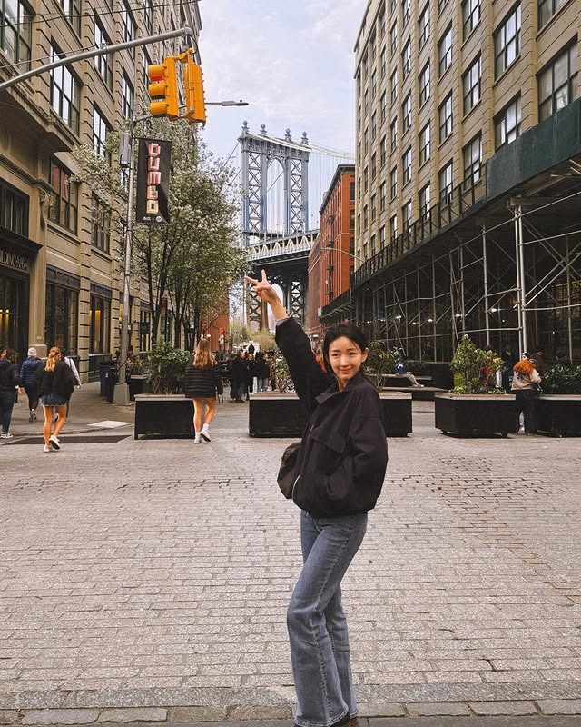 Mỹ nh&acirc;n từ bỏ h&agrave;o quang showbiz đi l&agrave;m TVHK: Nhan sắc nh&igrave;n 1 lần l&agrave; vấn vương, style đơn giản m&agrave; đẹp đỉnh- Ảnh 5.